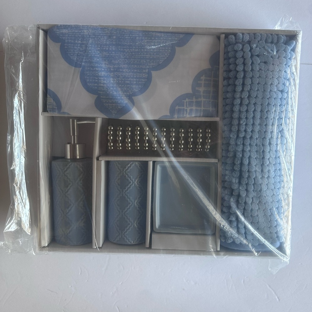 Madison Park Blue Bathroom Decor Set